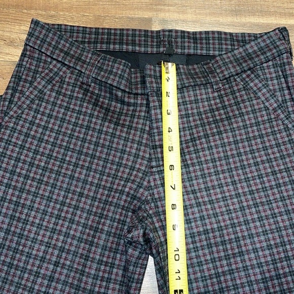 KUT from the Kloth Grey and burgundy Plaid skinny pants. Size 8 - Picture 5 of 10